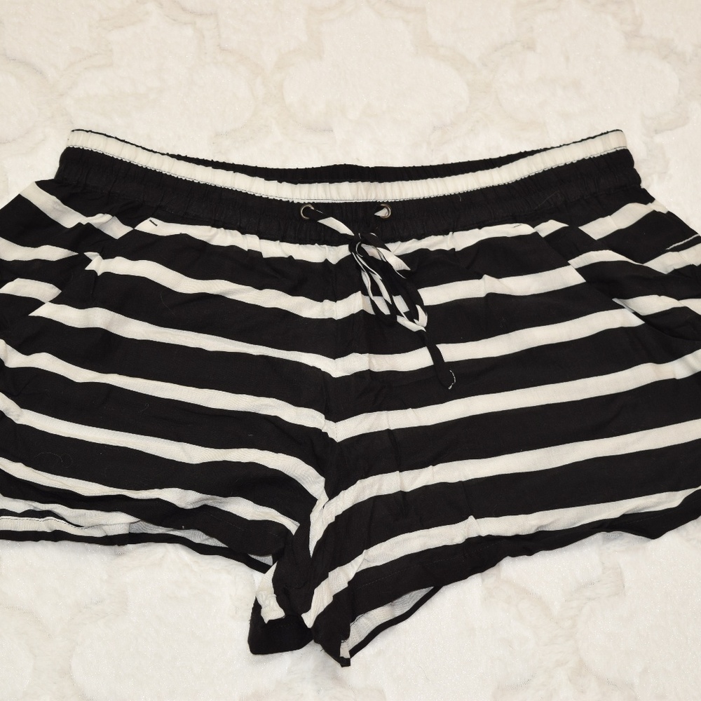 NWT French Connection Black & White Striped Shorts